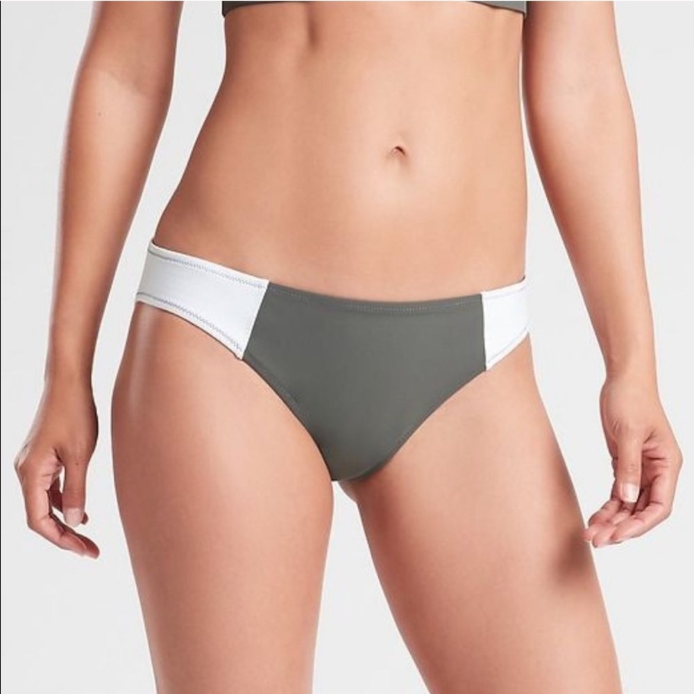 Athleta | colorbock mid rise bottom